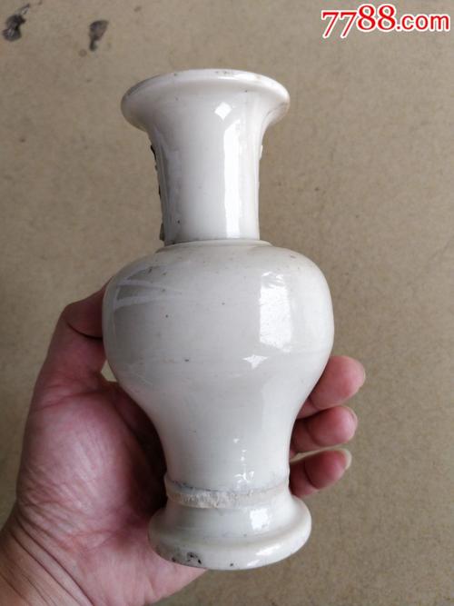 白色的花瓶（白色的花瓶没有刮油开封府瓷器）-图3