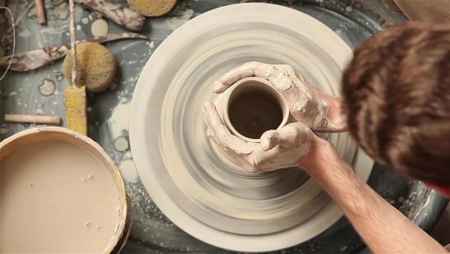 白色陶瓷制作过程（白色陶瓷制作过程视频）-图1