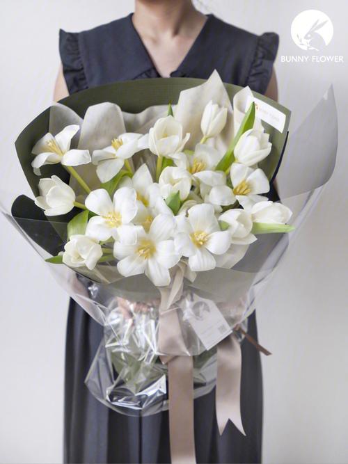 花店白色的花图片（花店常见的白花）-图3