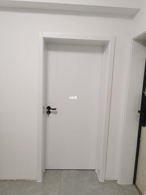 装修新房门用白色（门用白色的好还是不好）-图1