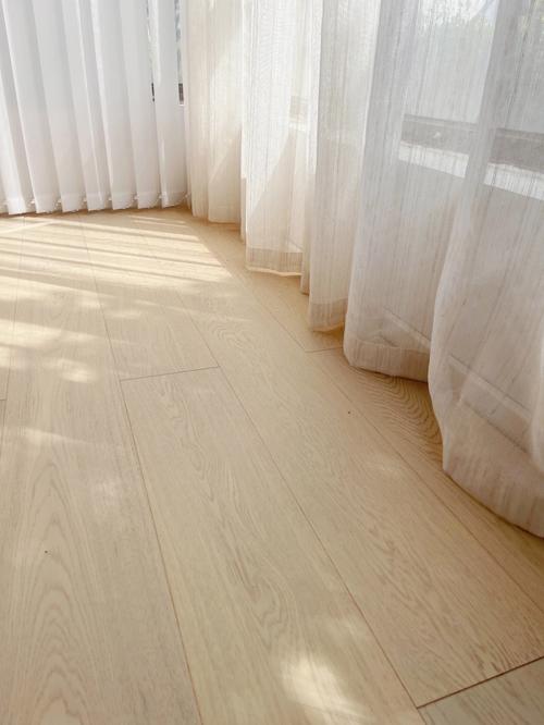 浅奶白色木地板（乳白色地板）-图3
