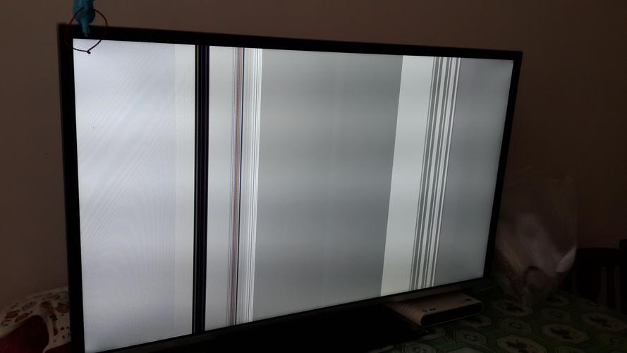 电视机屏幕白色（电视机屏幕白色竖条是怎么回事）-图3